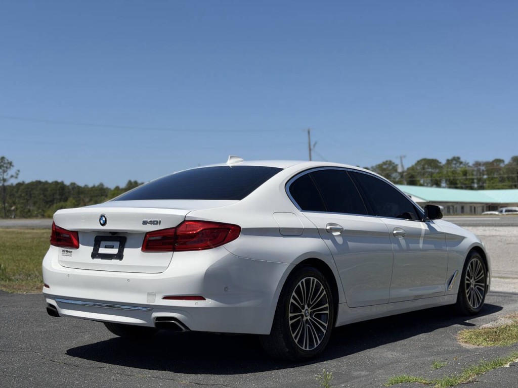 2017 BMW 5 Series Image 6