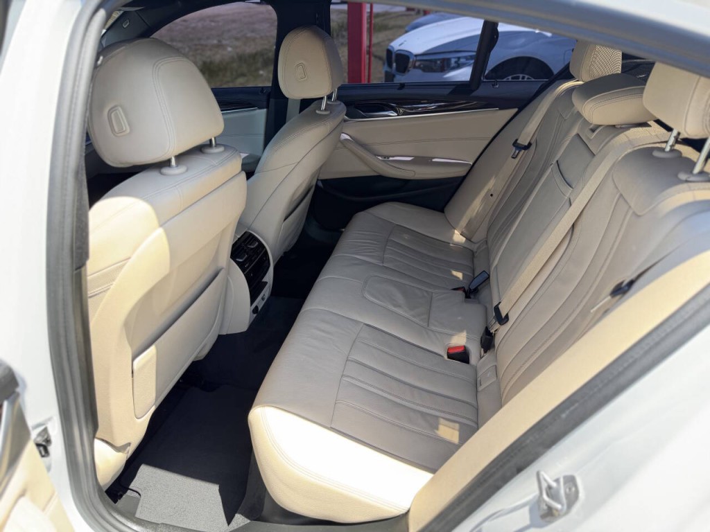 2017 BMW 5 Series Image 9