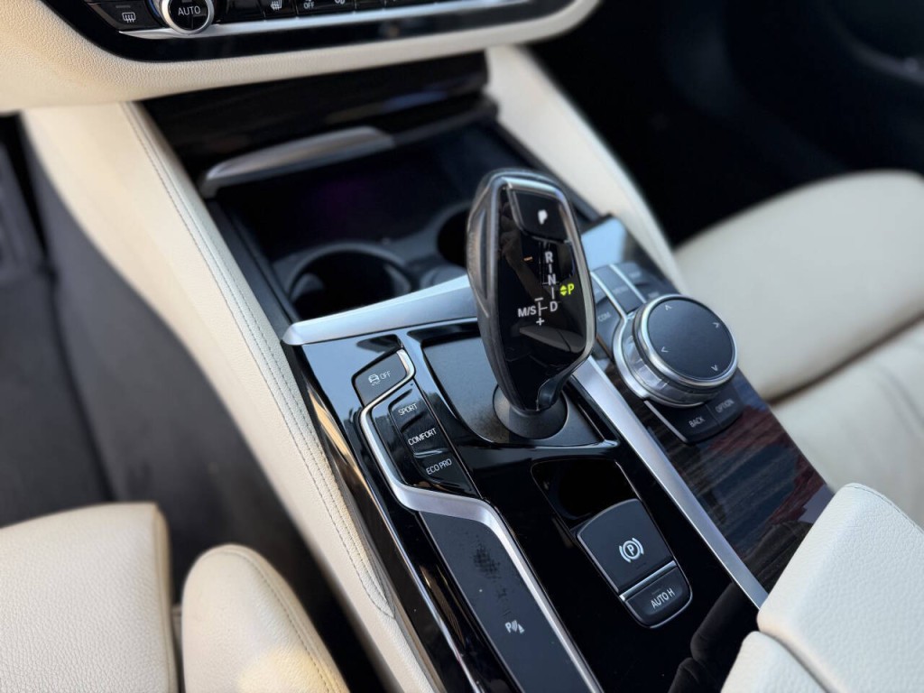 2017 BMW 5 Series Image 16