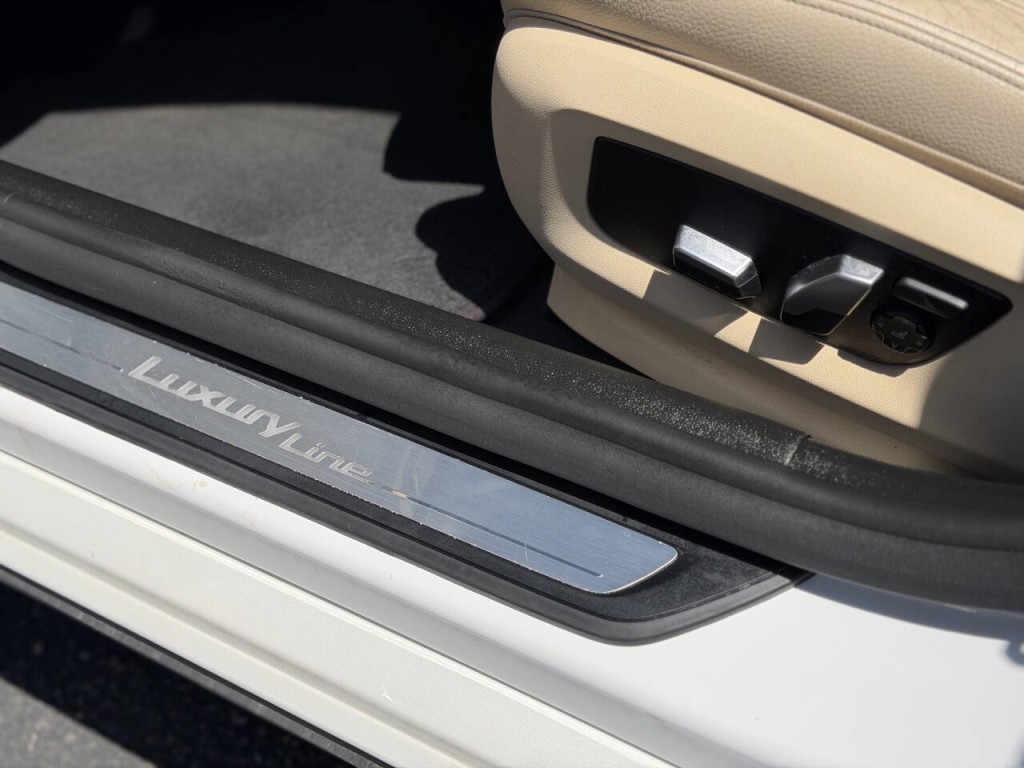 2017 BMW 5 Series Image 17