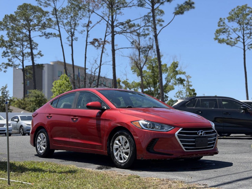 2017 Hyundai Elantra Image 3