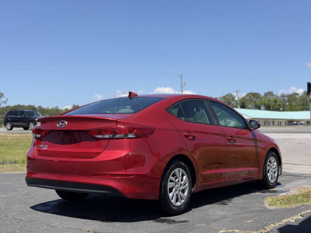 2017 Hyundai Elantra Image 4