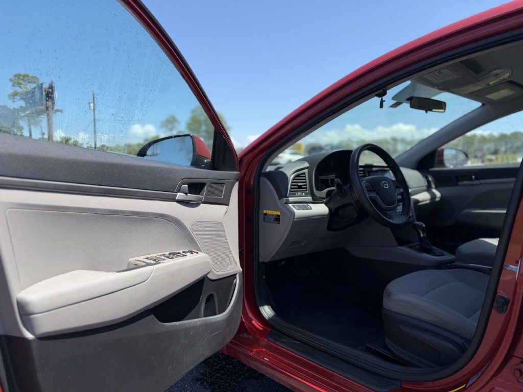 2017 Hyundai Elantra Image 7