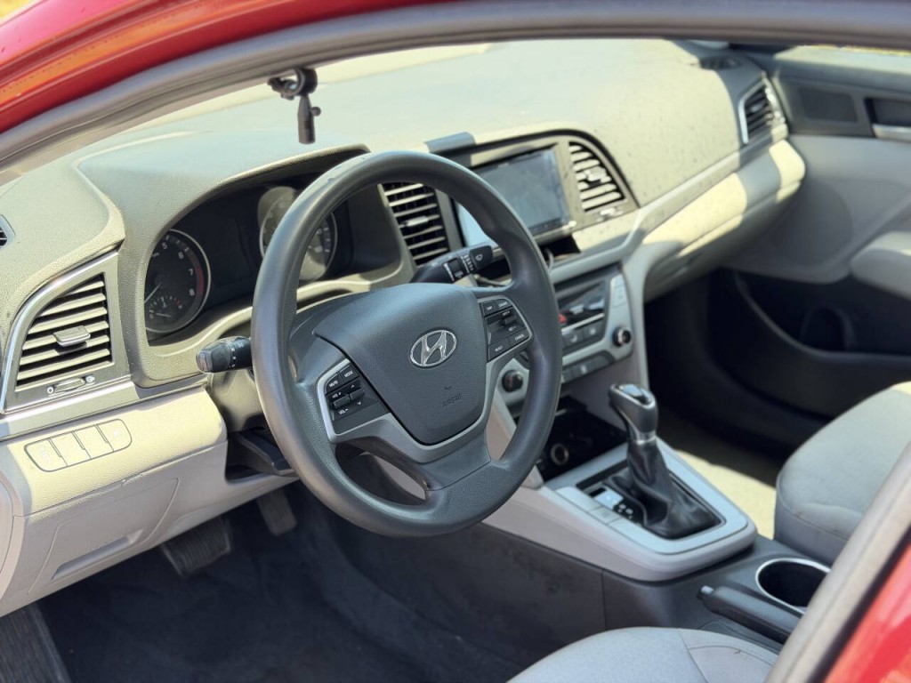 2017 Hyundai Elantra Image 8