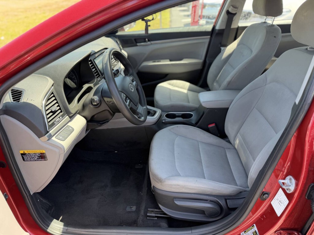 2017 Hyundai Elantra Image 9