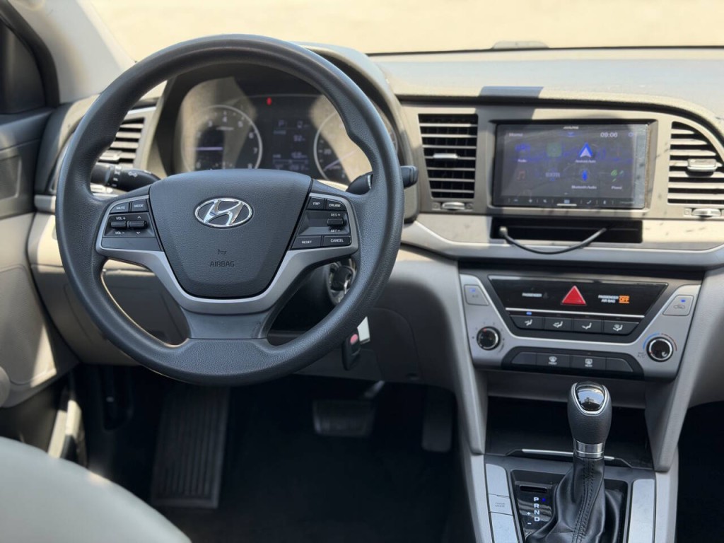 2017 Hyundai Elantra Image 12