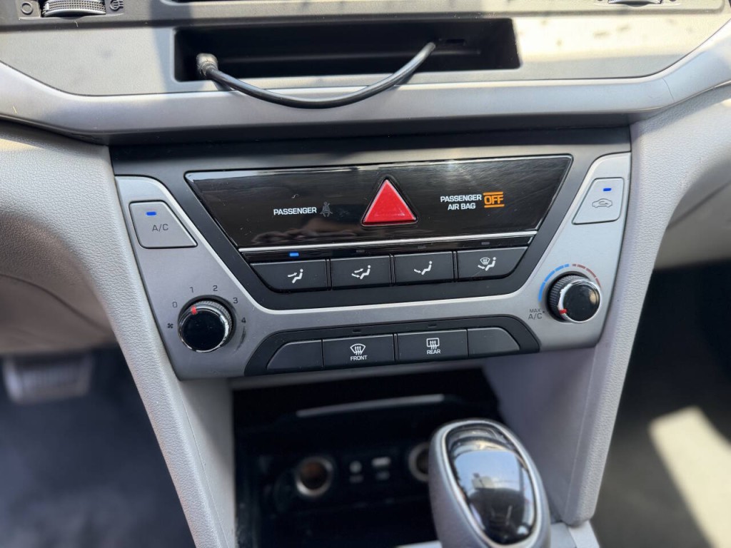 2017 Hyundai Elantra Image 15