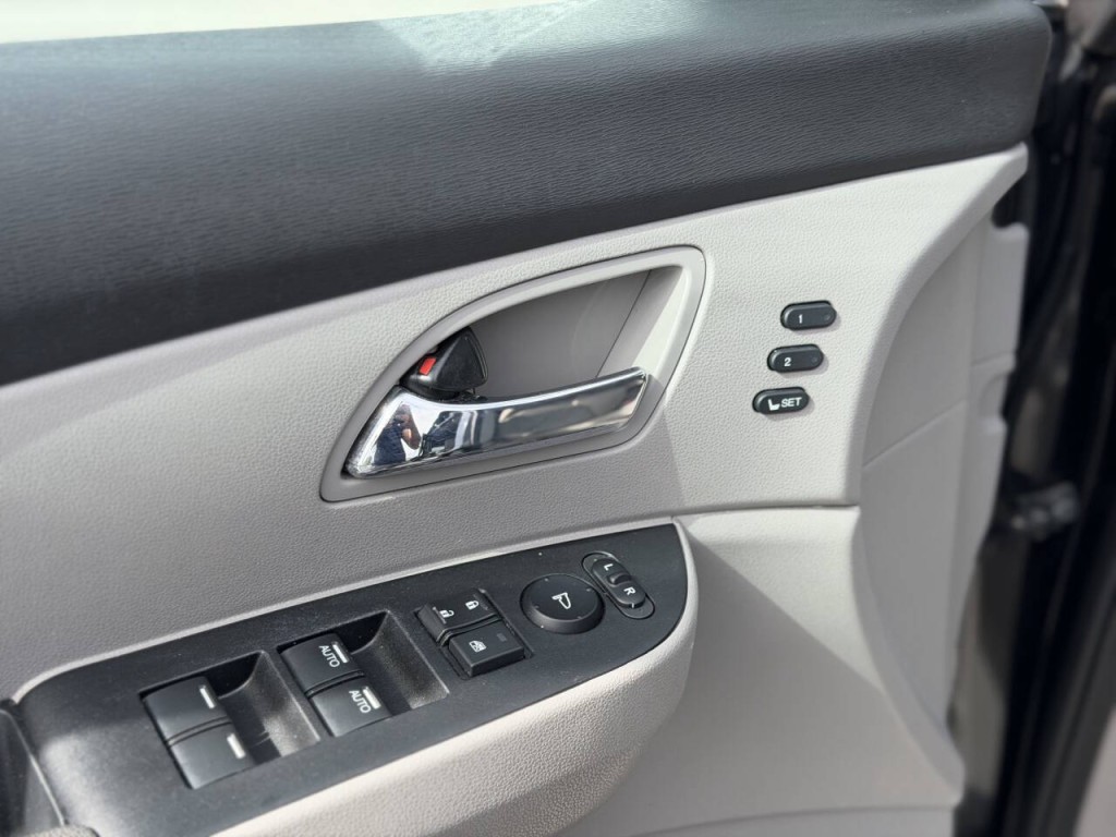 2014 Honda Odyssey Image 8