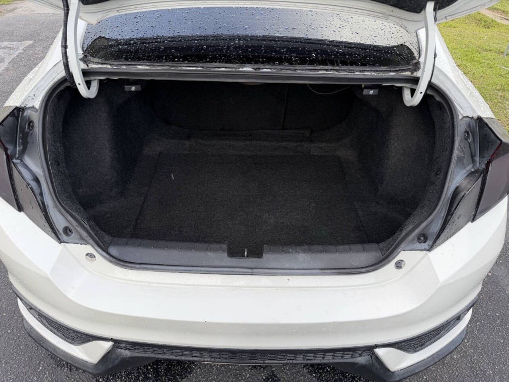 2018 Honda Civic Image 16