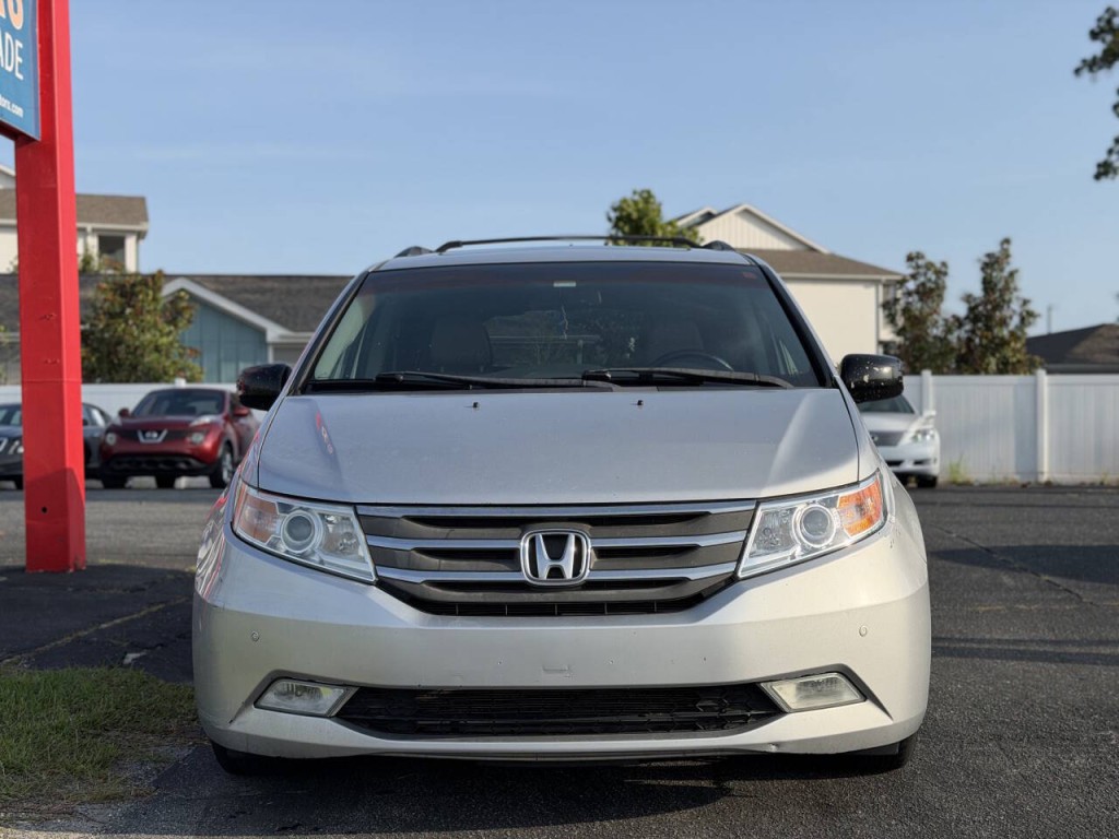 2012 Honda Odyssey Image 2