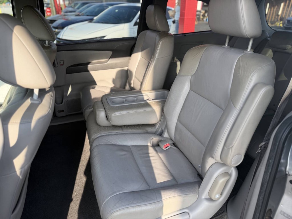 2012 Honda Odyssey Image 8