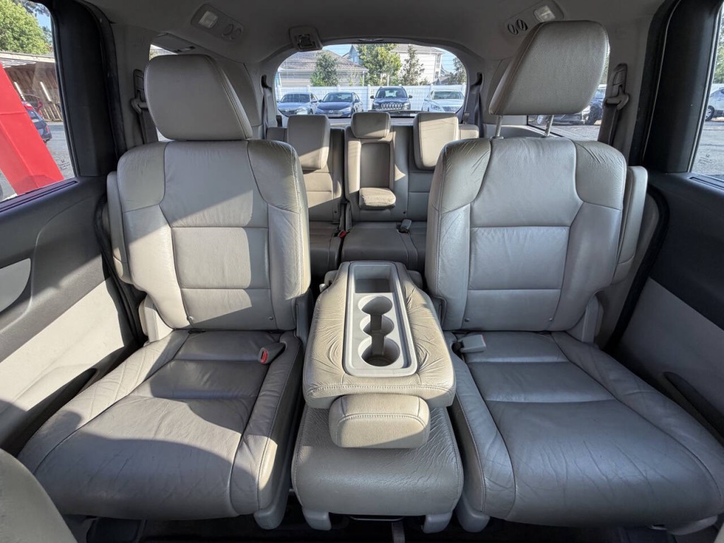 2012 Honda Odyssey Image 9