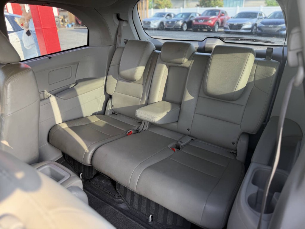 2012 Honda Odyssey Image 10
