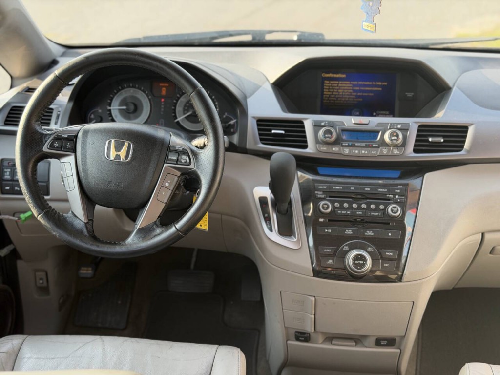 2012 Honda Odyssey Image 12