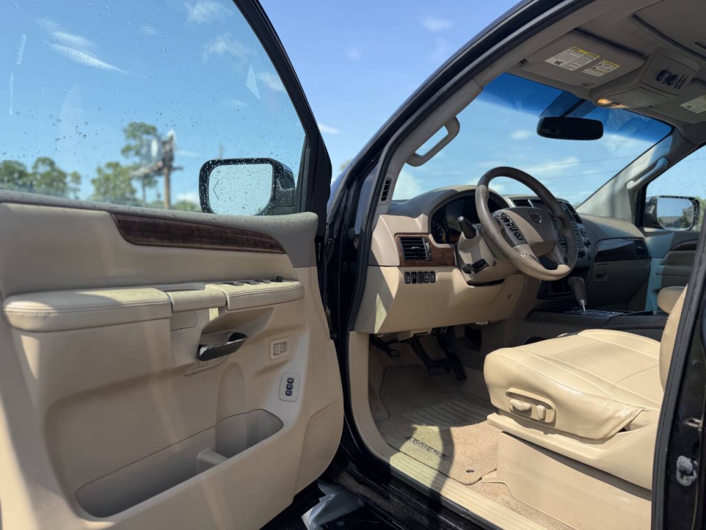 2014 Nissan Armada Image 9