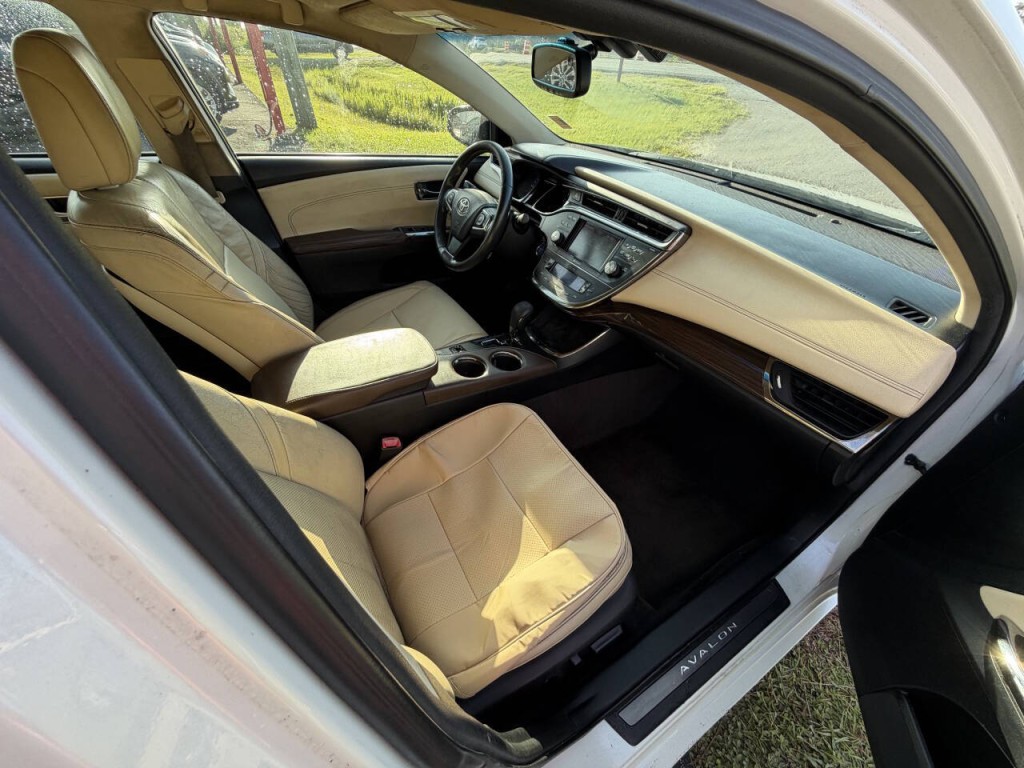 2013 Toyota Avalon Image 10