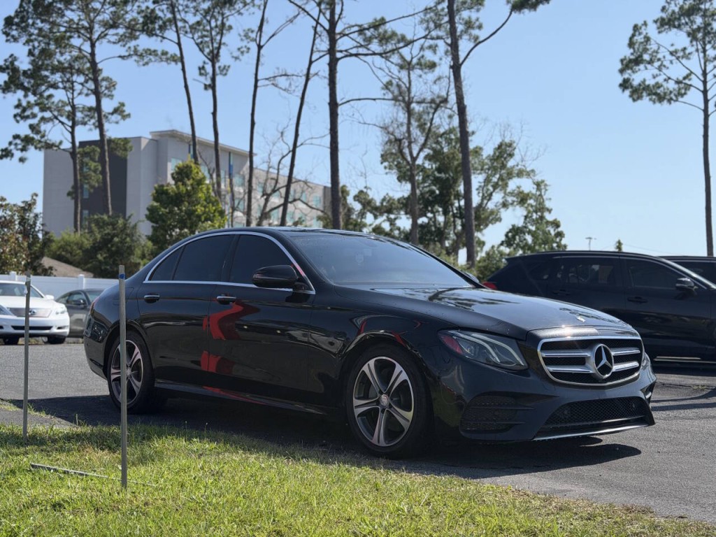 2017 Mercedes-Benz E-Class Image 3