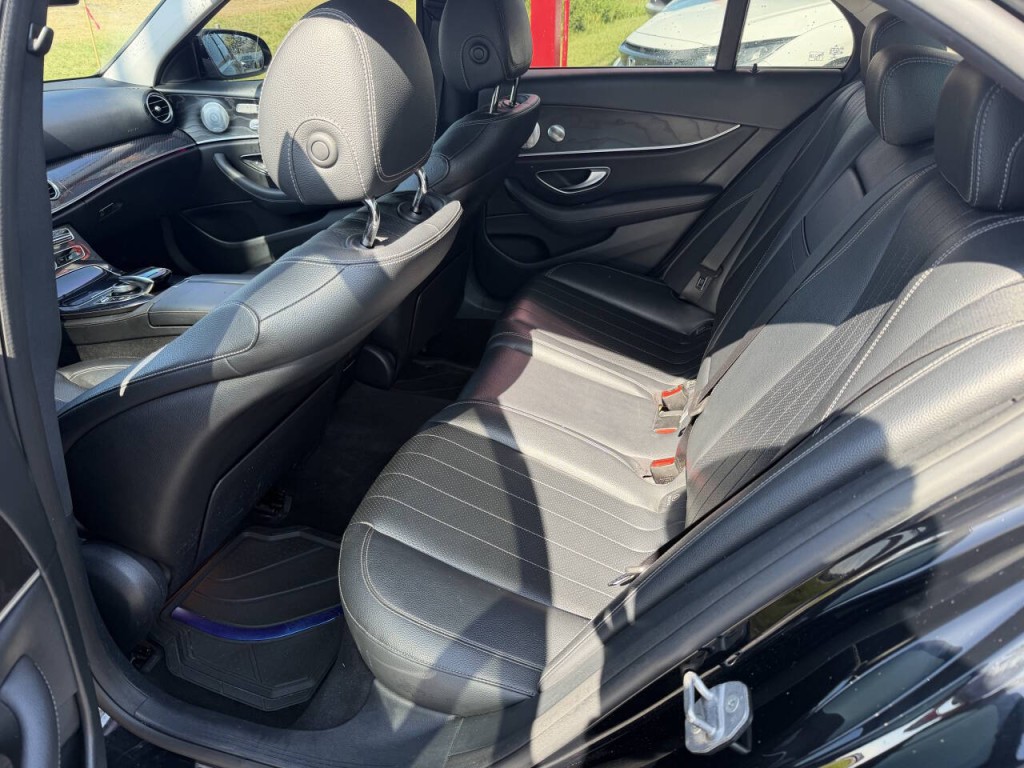 2017 Mercedes-Benz E-Class Image 10
