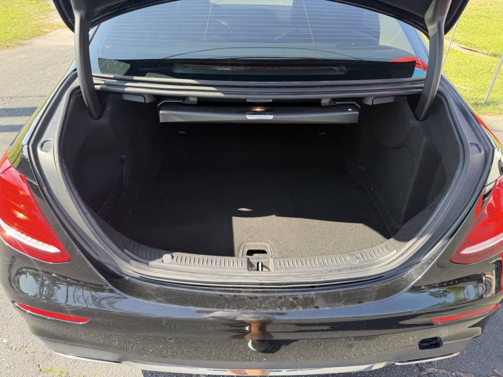 2017 Mercedes-Benz E-Class Image 17