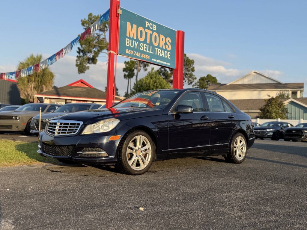 2013 Mercedes-Benz C-Class Image 1
