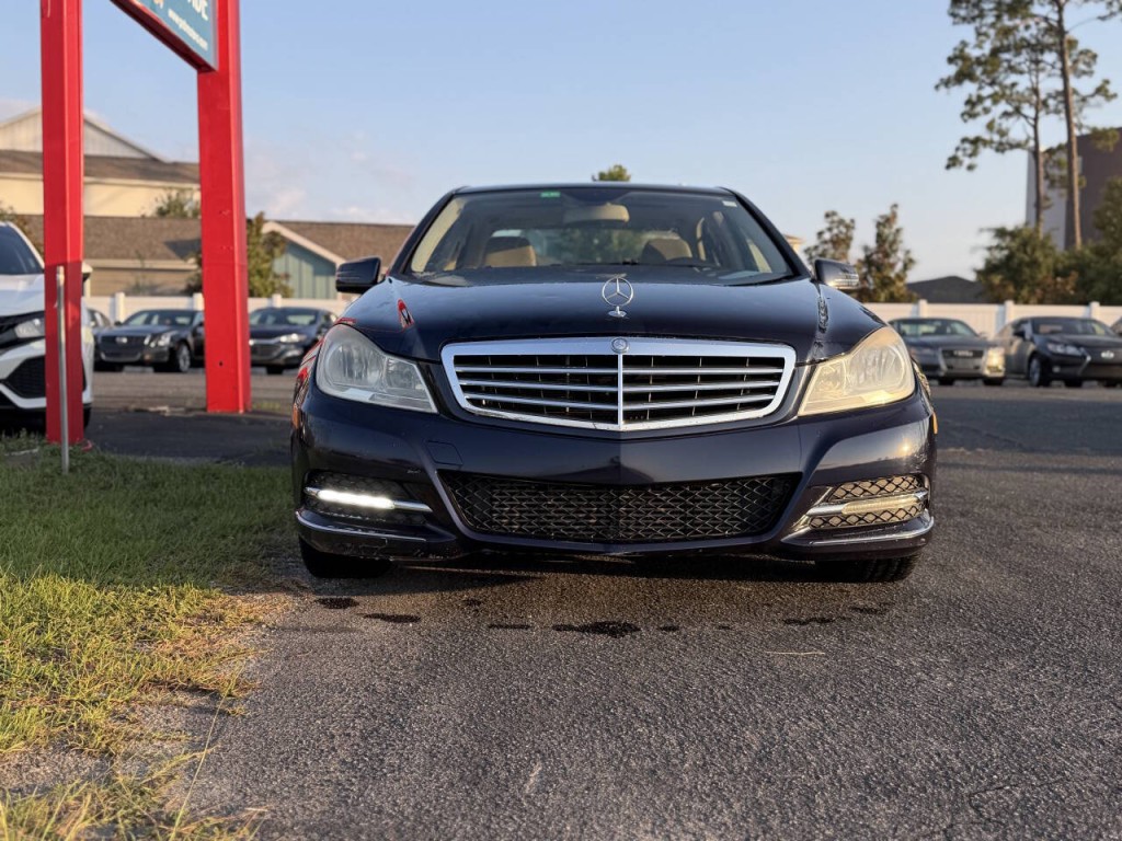 2013 Mercedes-Benz C-Class Image 2