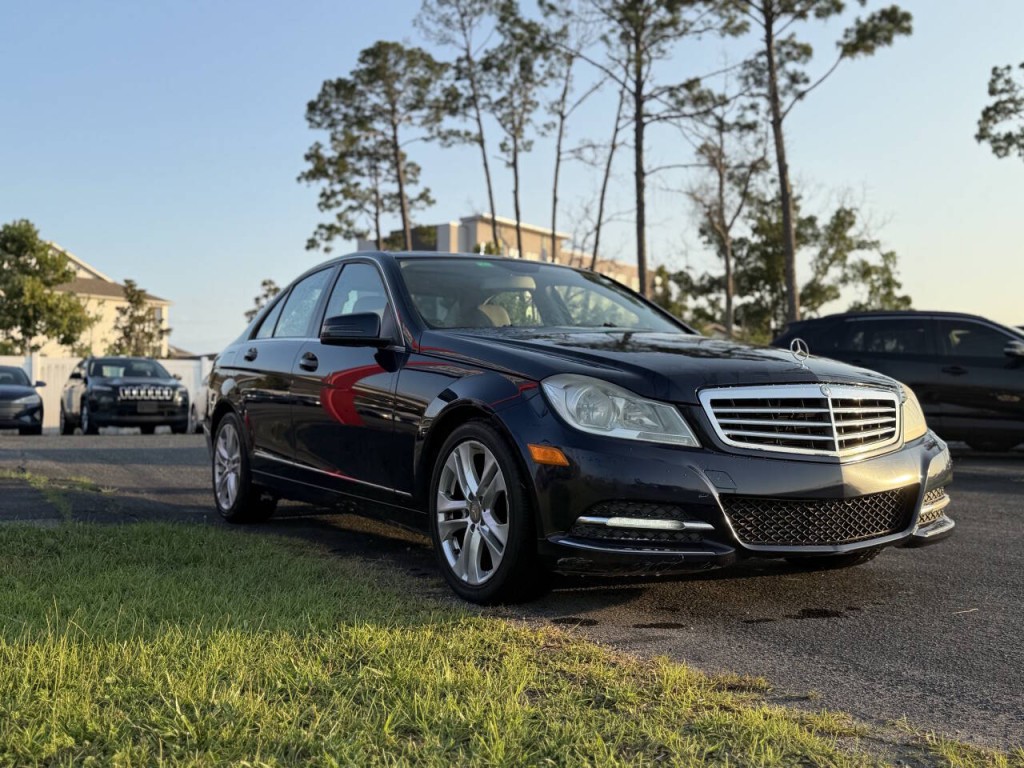 2013 Mercedes-Benz C-Class Image 3