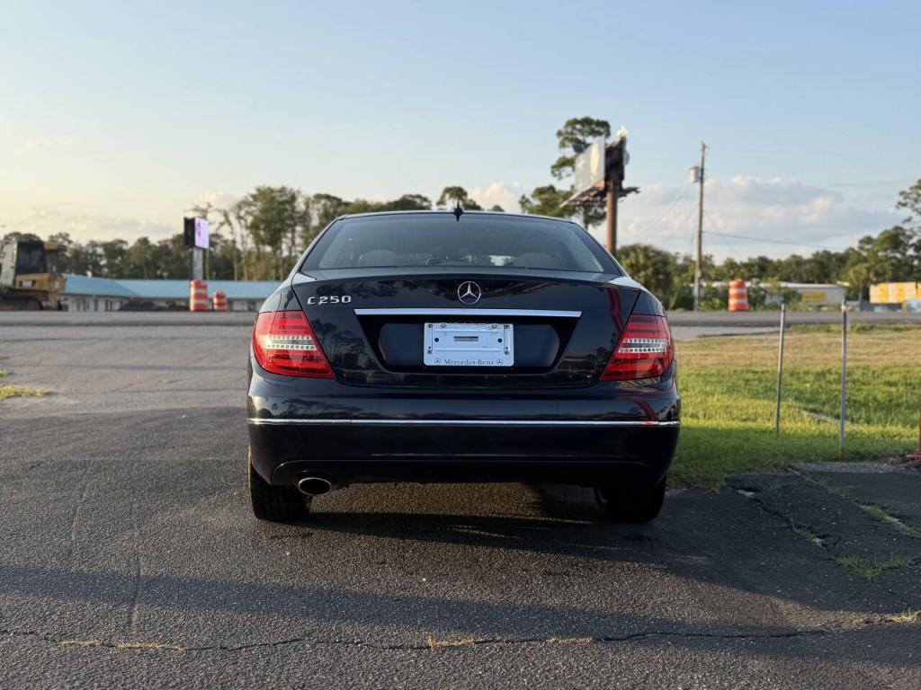 2013 Mercedes-Benz C-Class Image 6