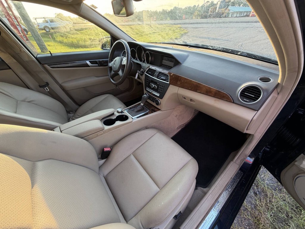 2013 Mercedes-Benz C-Class Image 9