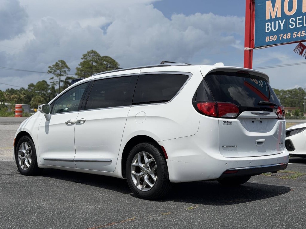 2018 Chrysler Pacifica Image 3