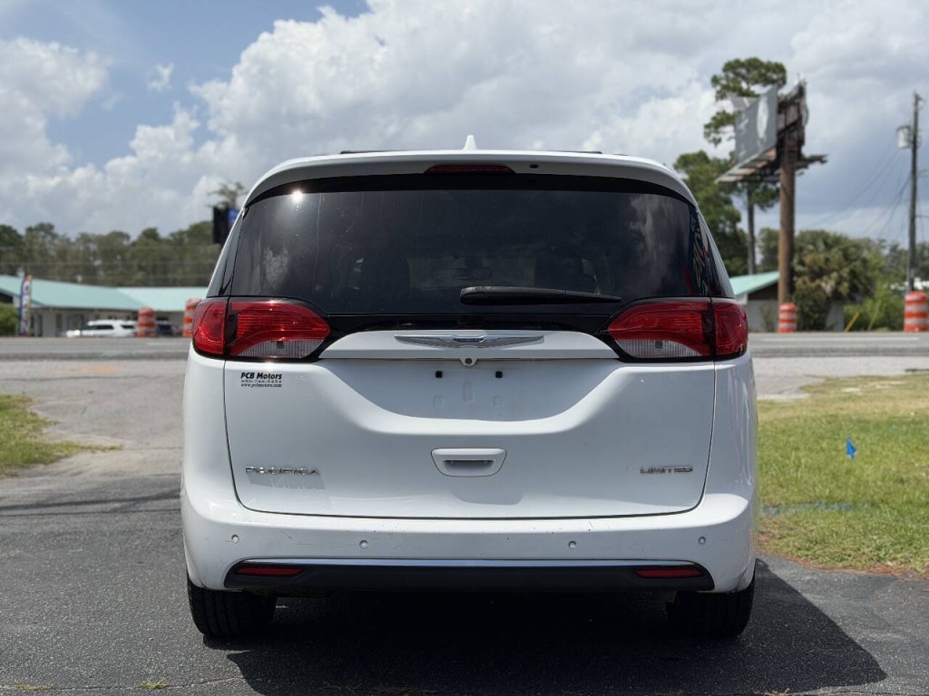 2018 Chrysler Pacifica Image 4