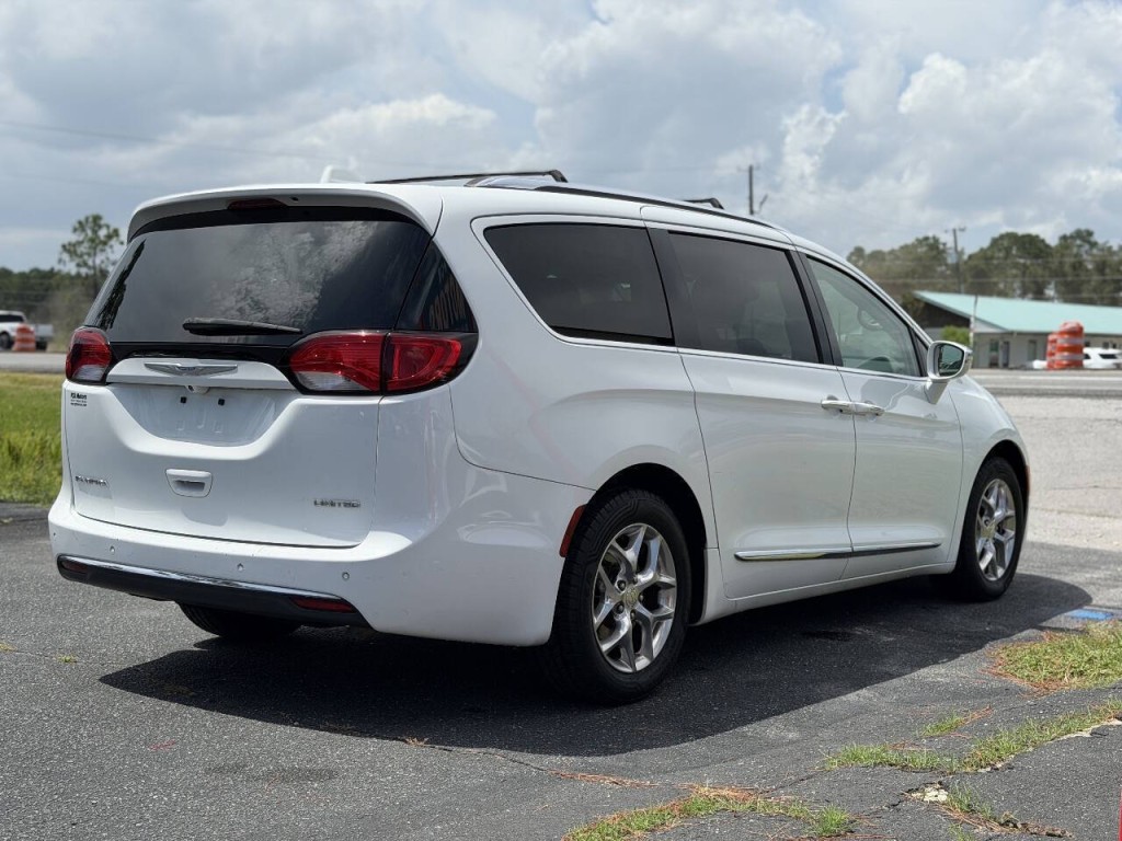 2018 Chrysler Pacifica Image 5