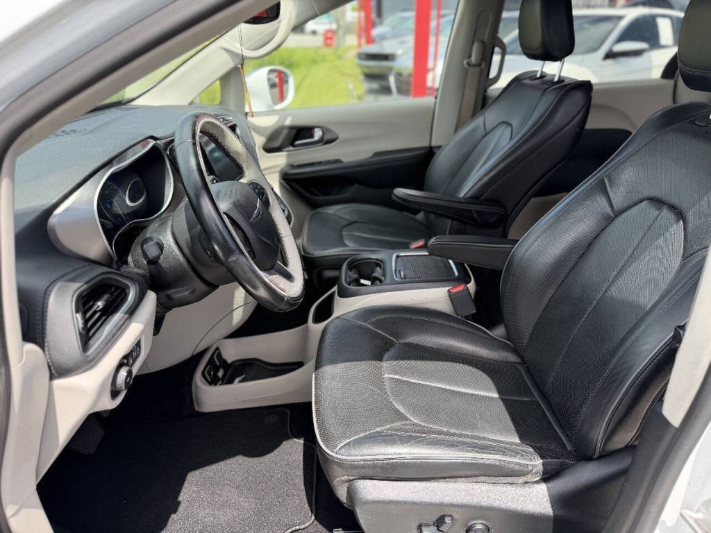 2018 Chrysler Pacifica Image 9