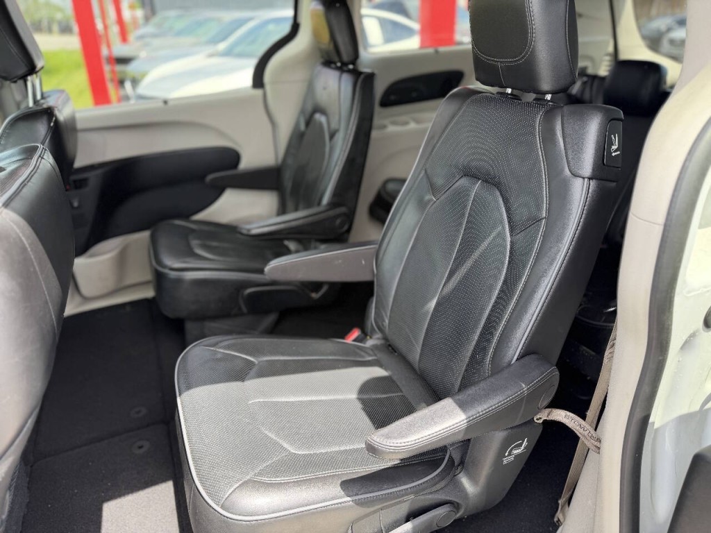 2018 Chrysler Pacifica Image 10