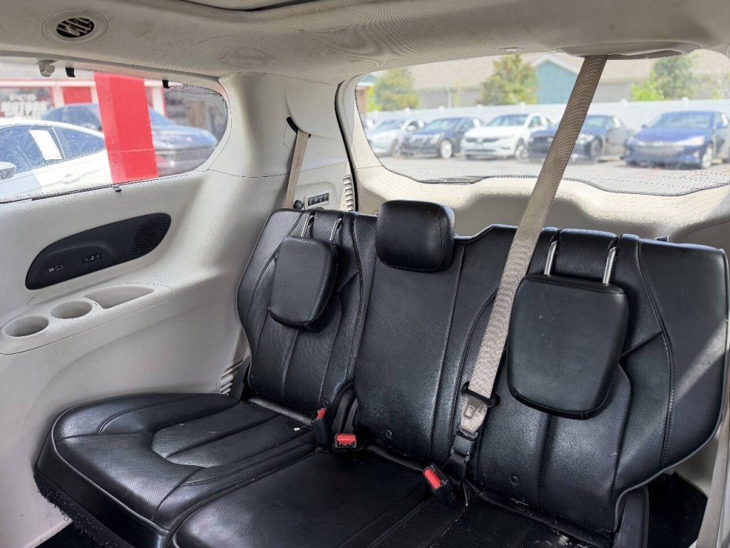 2018 Chrysler Pacifica Image 11