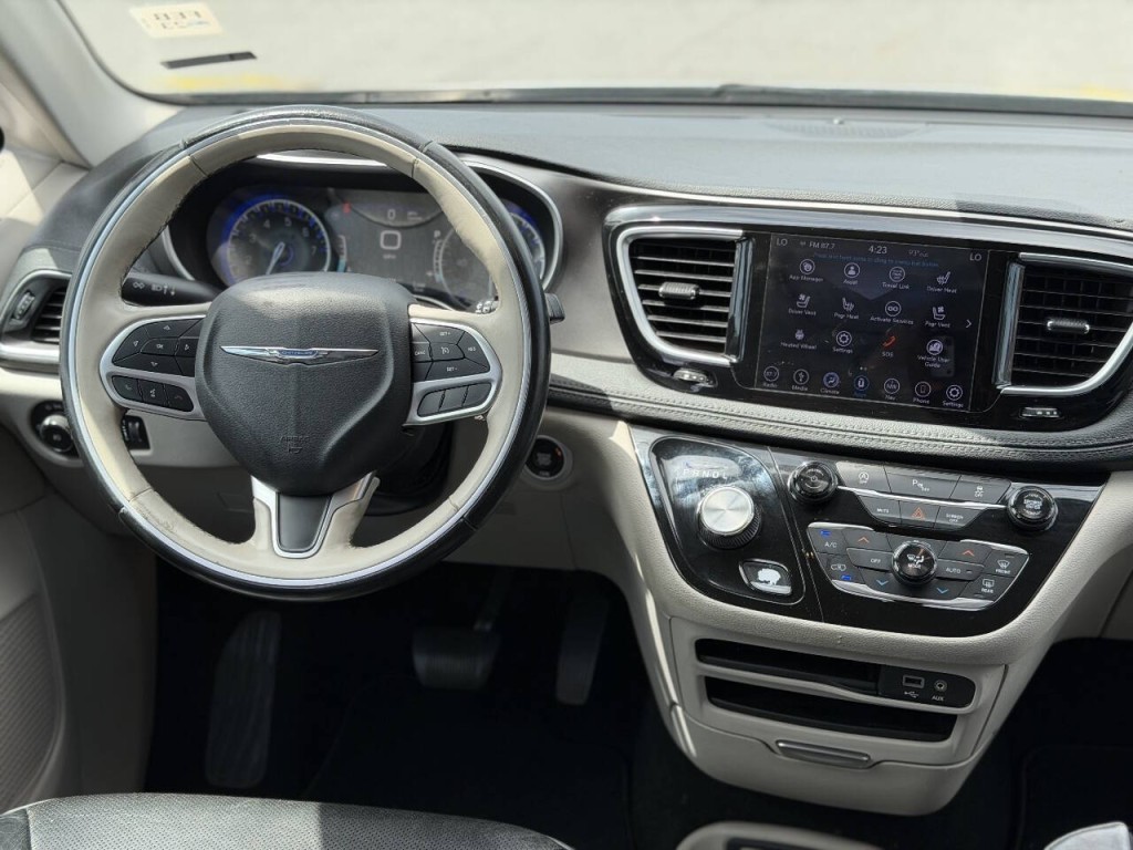 2018 Chrysler Pacifica Image 12