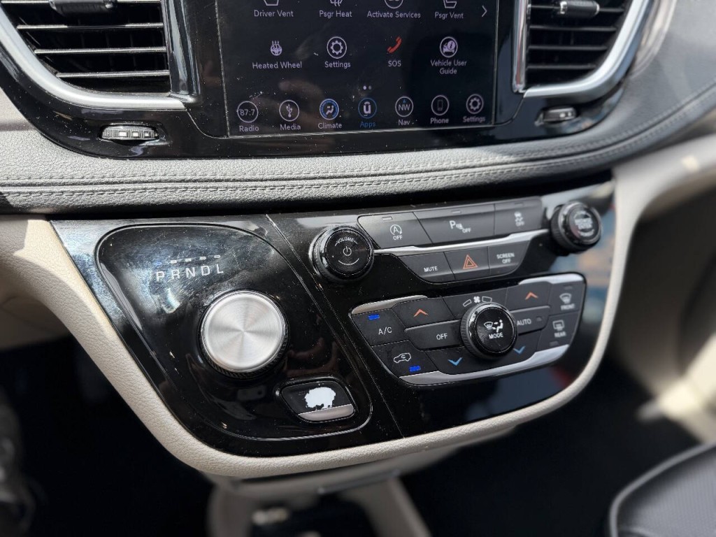 2018 Chrysler Pacifica Image 15