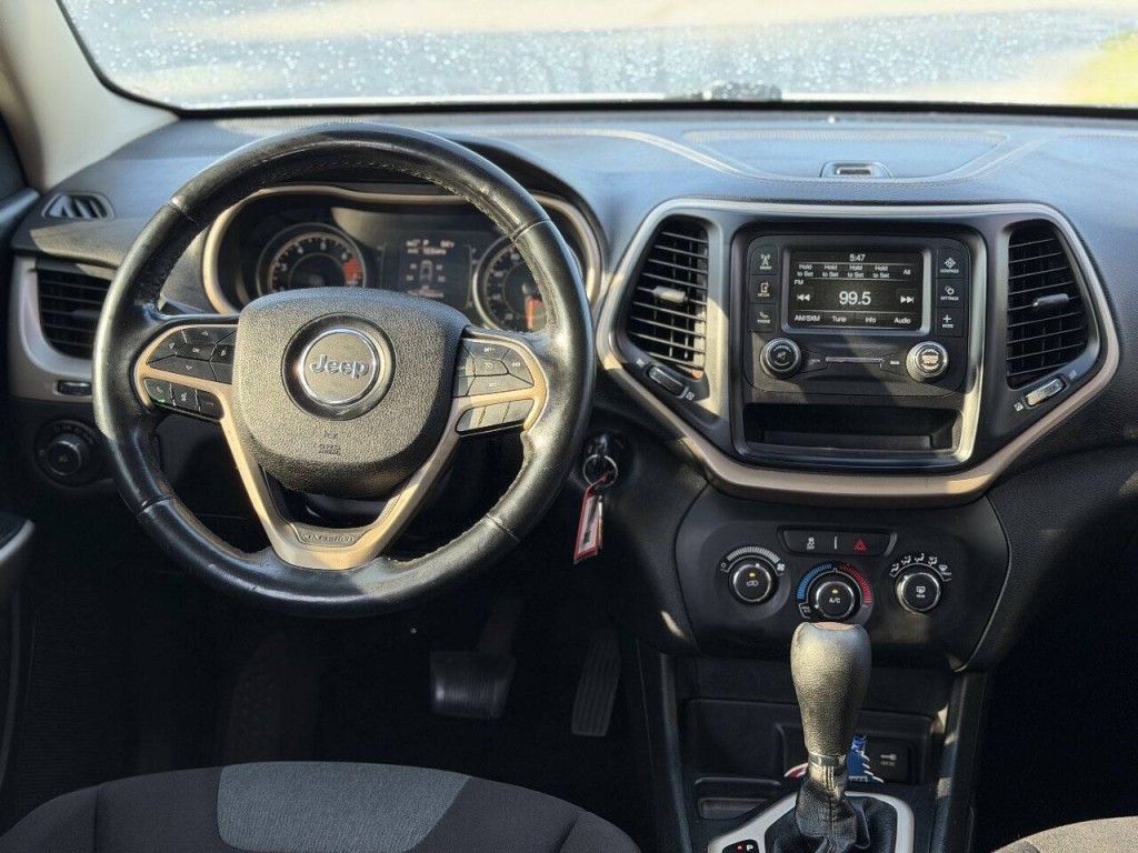 2018 Jeep Cherokee Image 12