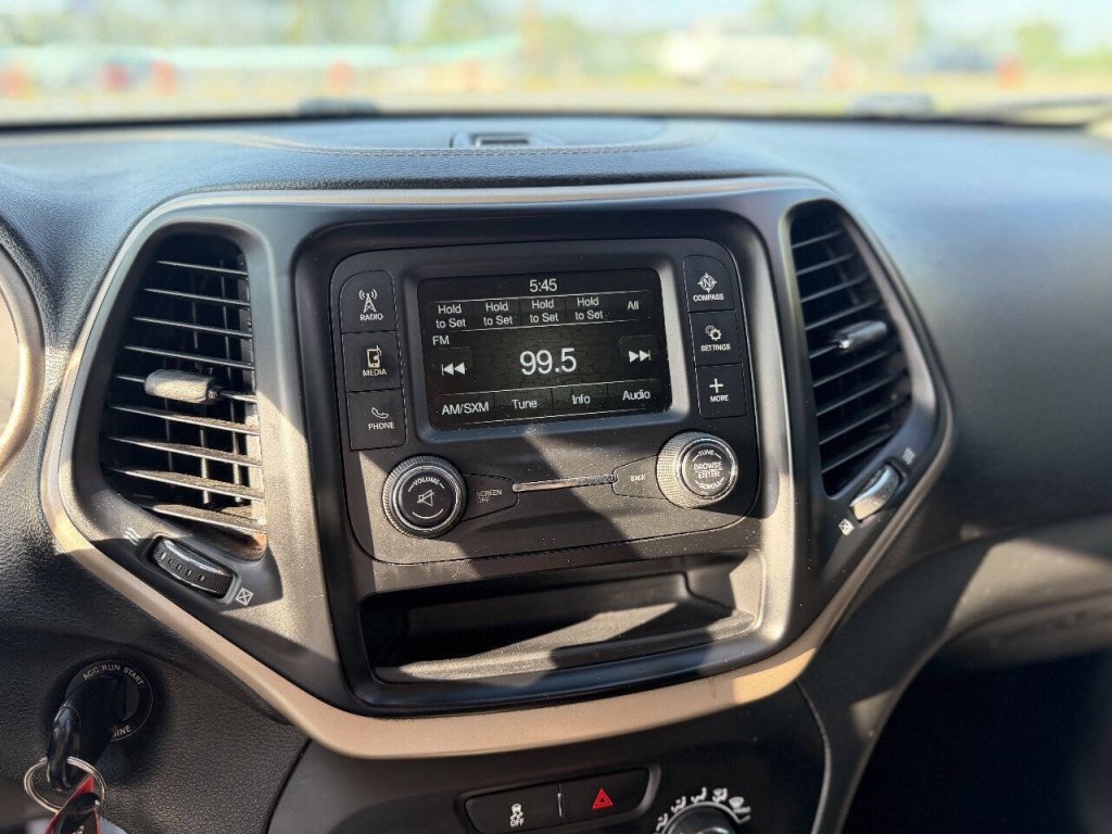 2018 Jeep Cherokee Image 14