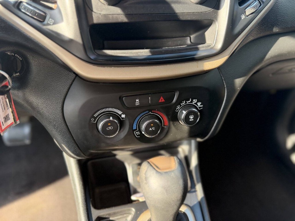 2018 Jeep Cherokee Image 15