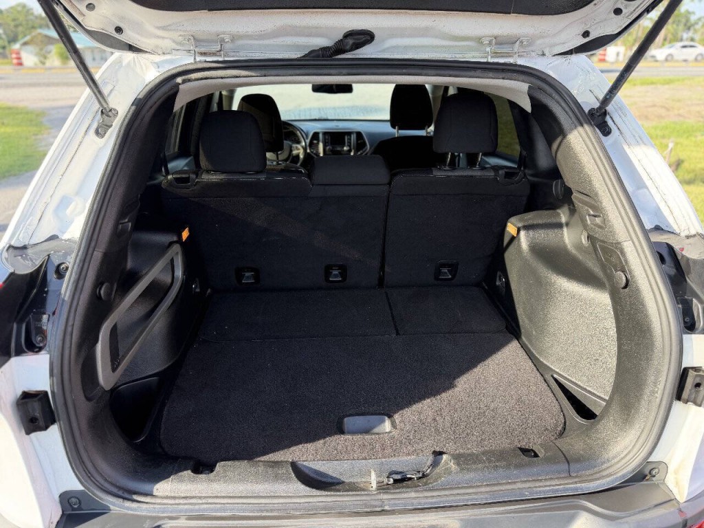 2018 Jeep Cherokee Image 17