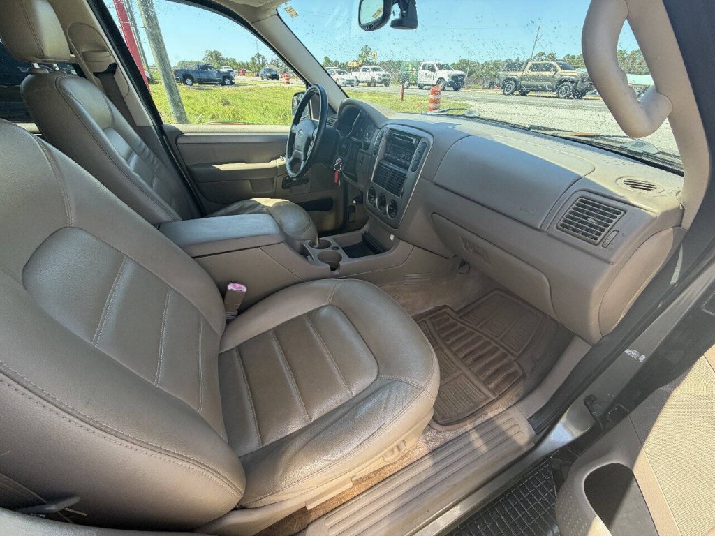 2003 Ford Explorer Image 7