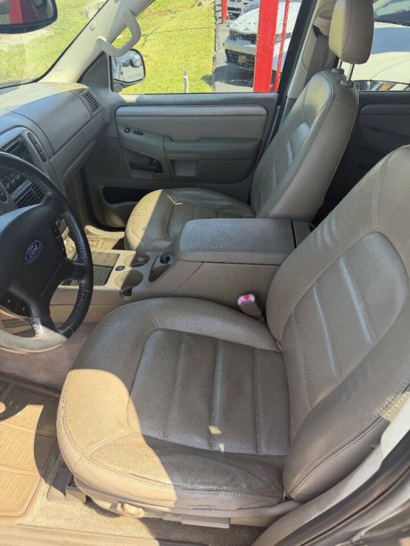 2003 Ford Explorer Image 8