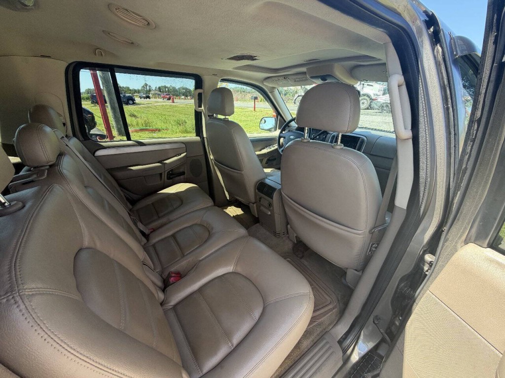 2003 Ford Explorer Image 9