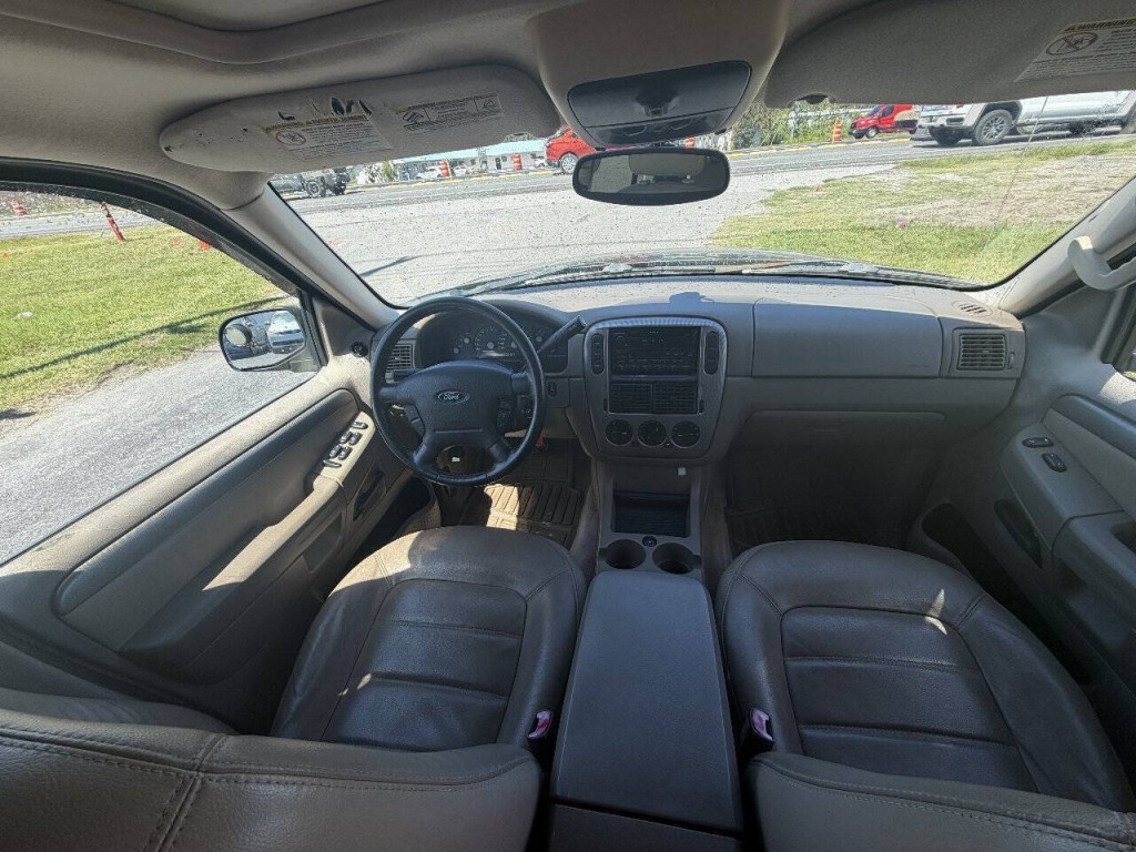 2003 Ford Explorer Image 11