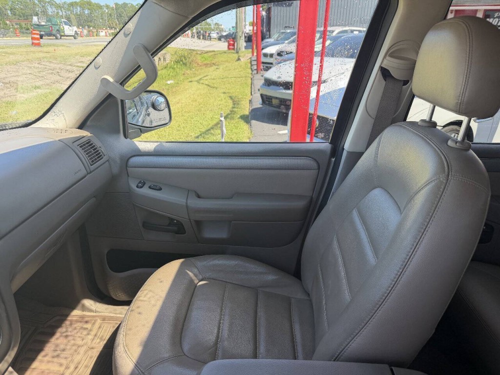 2003 Ford Explorer Image 13