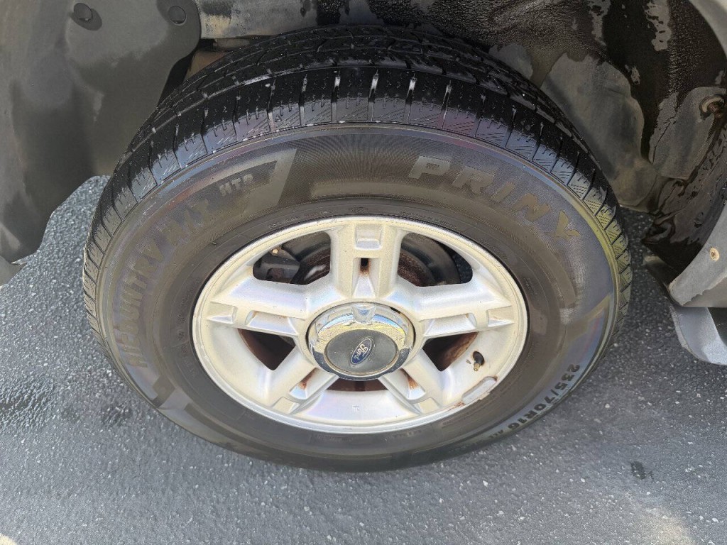 2003 Ford Explorer Image 16