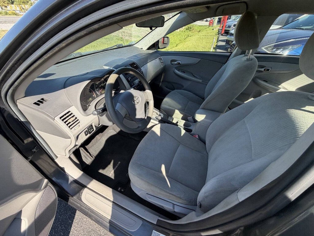 2010 Toyota Corolla Image 11