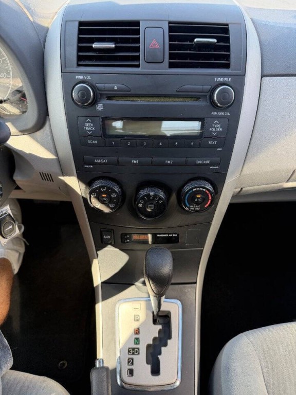 2010 Toyota Corolla Image 12