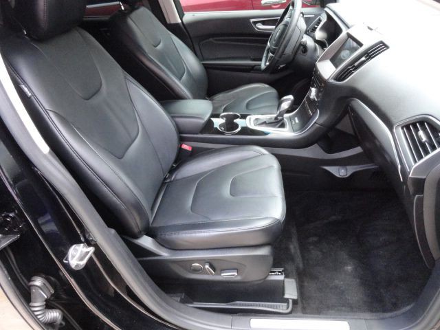 2017 Ford Edge Image 16