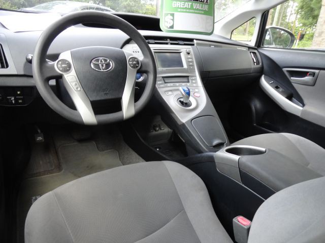 2014 Toyota Prius Image 11